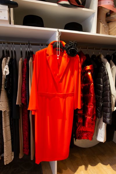 img_Kluge-rotes-Kleid.jpg